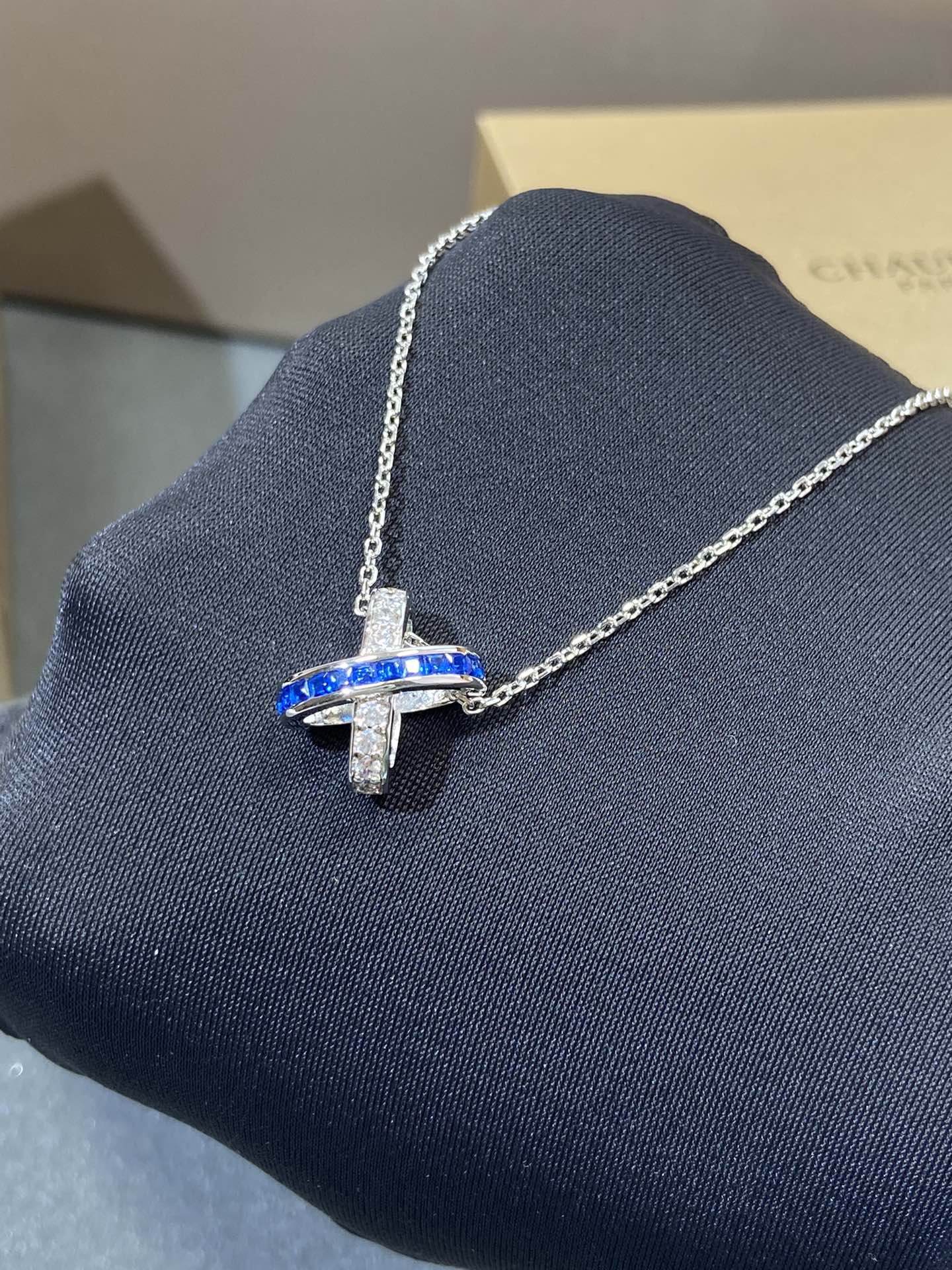 ¡®Aura Jewels¡¯LIENS DIAMOND SILVER NECKLACE