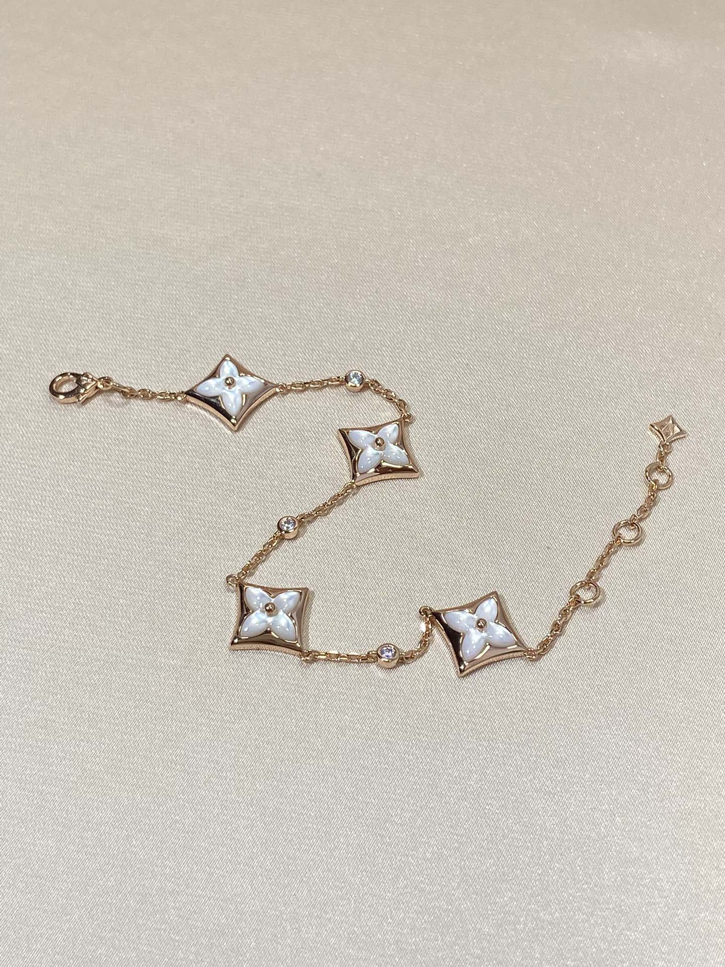 ¡®Aura Jewels¡¯STAR 4 MOTIF MOP DIAMOND PINK GOLD BRACELET